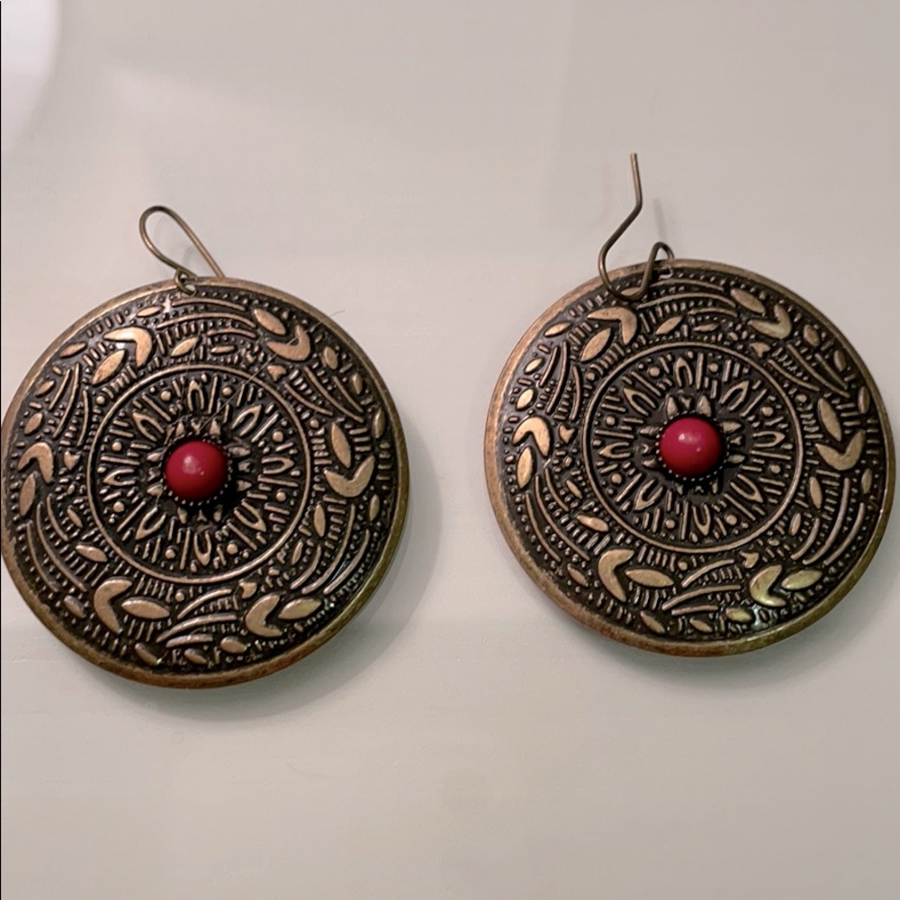 Brushed gold disc earrings